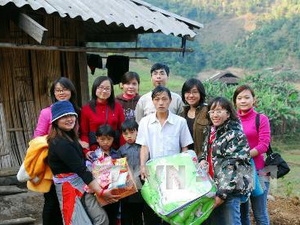 Tặng quà Tết cho 1 200 hộ nghèo ven biển Bạc Liêu